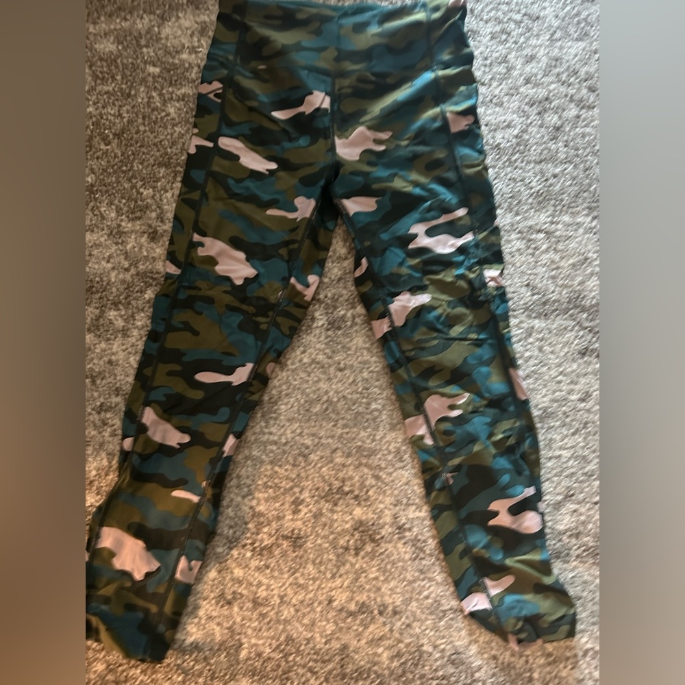 Calvin Klein camo leggings